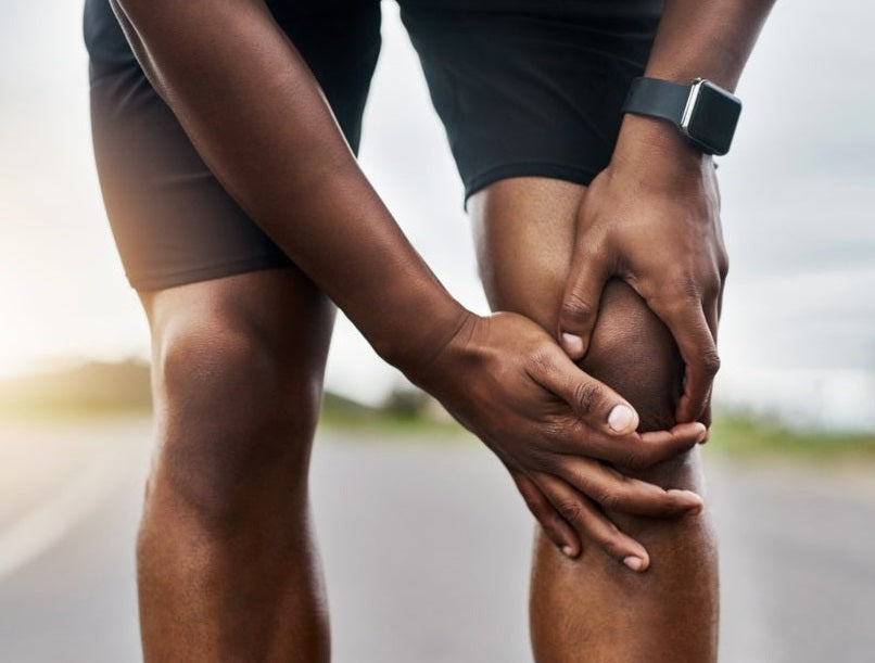 Dolore al ginocchio e sport: sintomi, cause e trattamenti